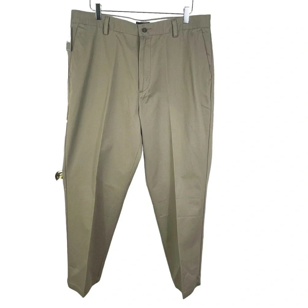 NWT Dockers Refined Chino Flat Front D3 Classic Fit Khaki Size 38W/32L